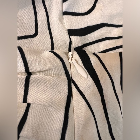 Lulus Abstract Ruched Satin Midi Skirt – Size S - Picture 4 of 5